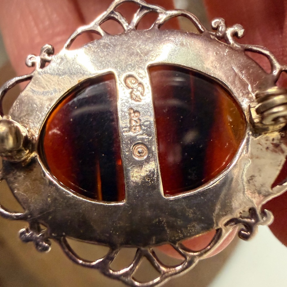 Sterling Silver and Amber Oval Brooch - Picture 3 of 4